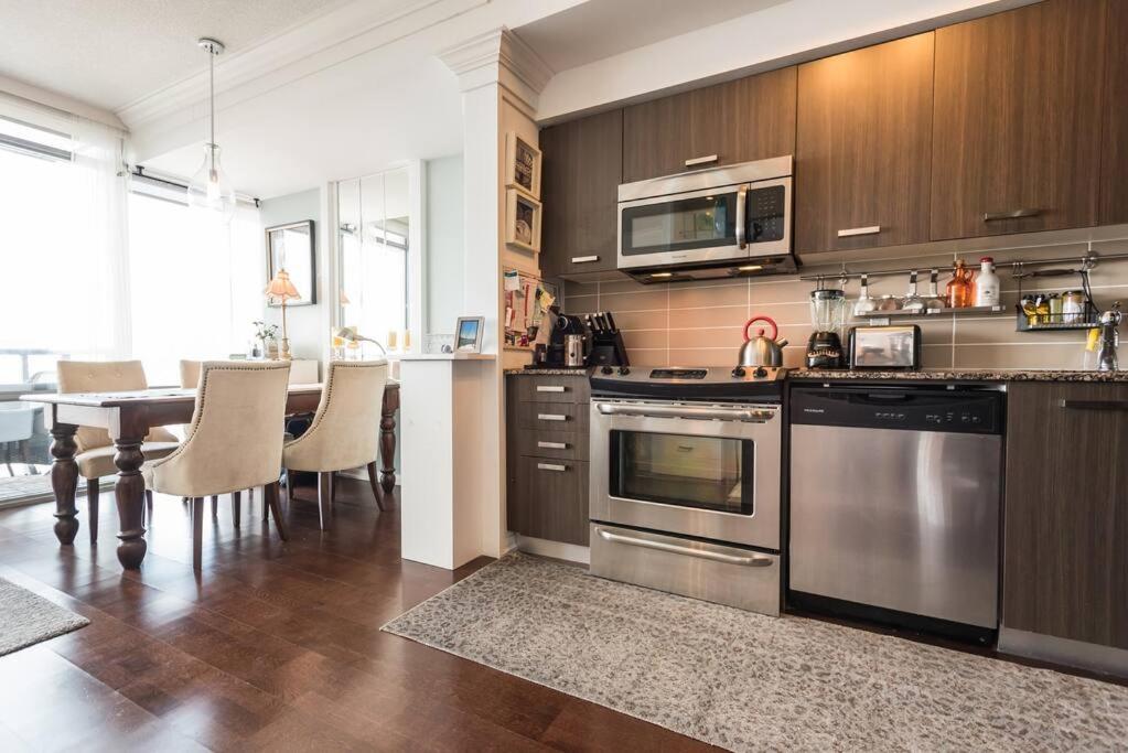 Stunning Condo With Fantastic View Of The City! Toronto Esterno foto